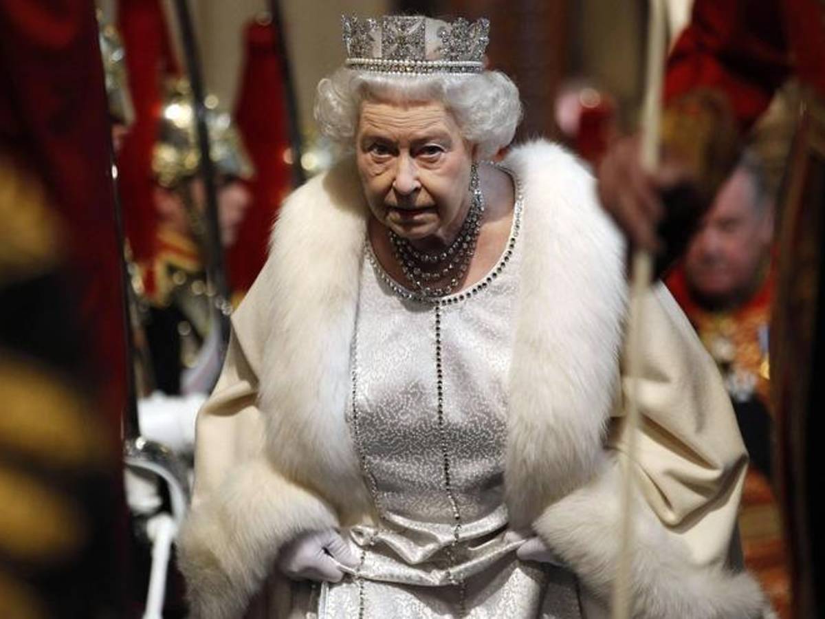 Reina Isabel II habría fallecido a causa de cáncer