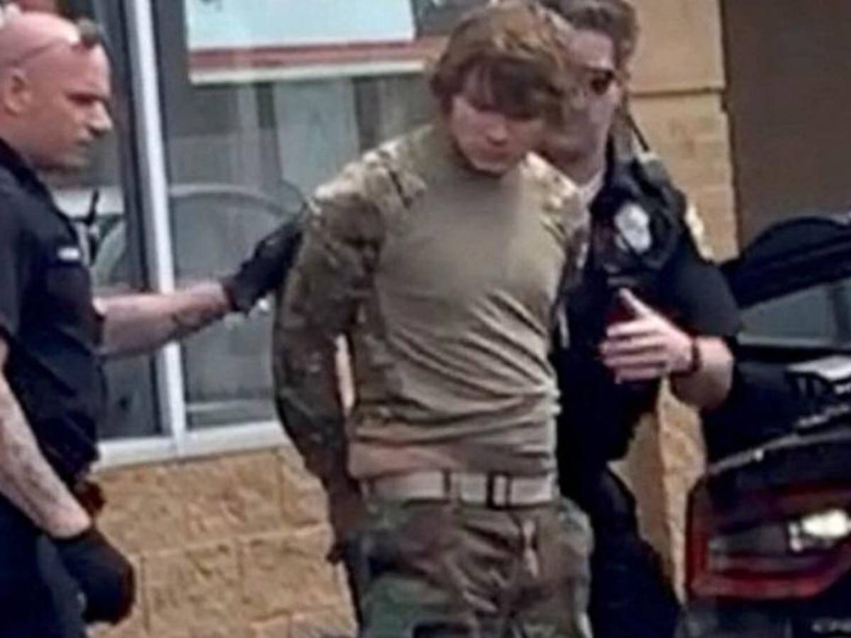 Adolescente de EEUU se declara culpable de matanza racista en supermercado