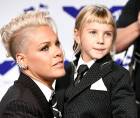 La cantante Pink hace algunos años atrás con su hija Willow, quien ahora es toda una señorita.
