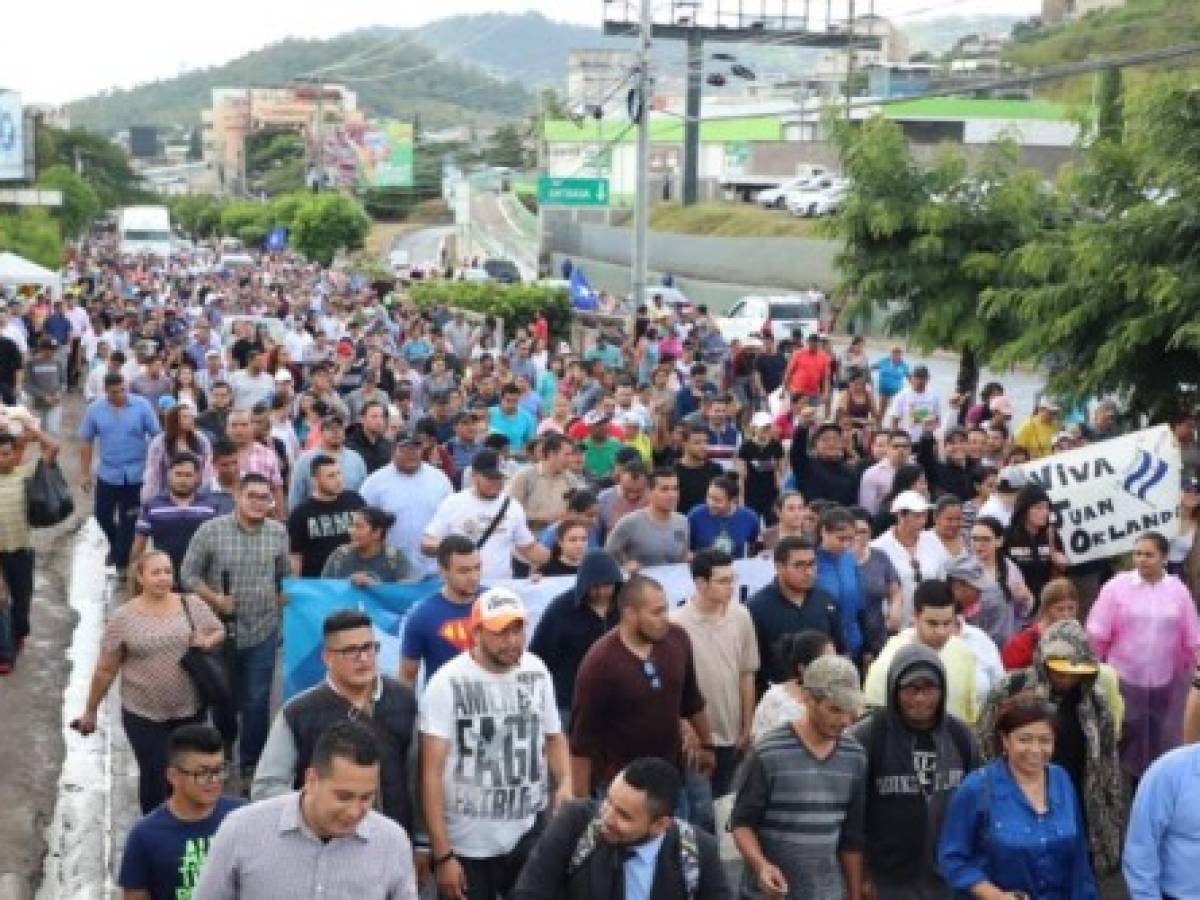 Nacionalistas vuelven a marchar en apoyo a Juan Orlando Hernández