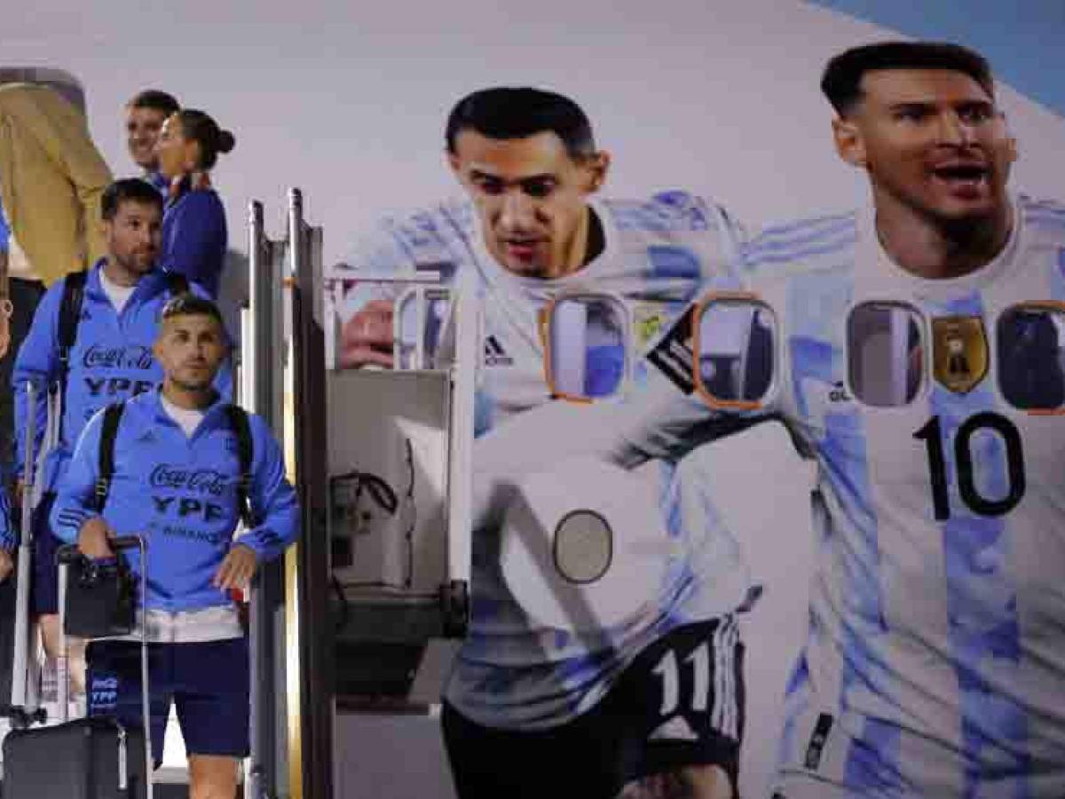 Argentina y Messi llegaron a Qatar y desata locura en los hinchas