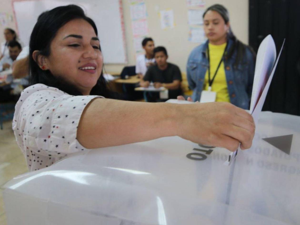 La población se mantiene en vilo por los resultados oficiales del Consejo Nacional Electoral.