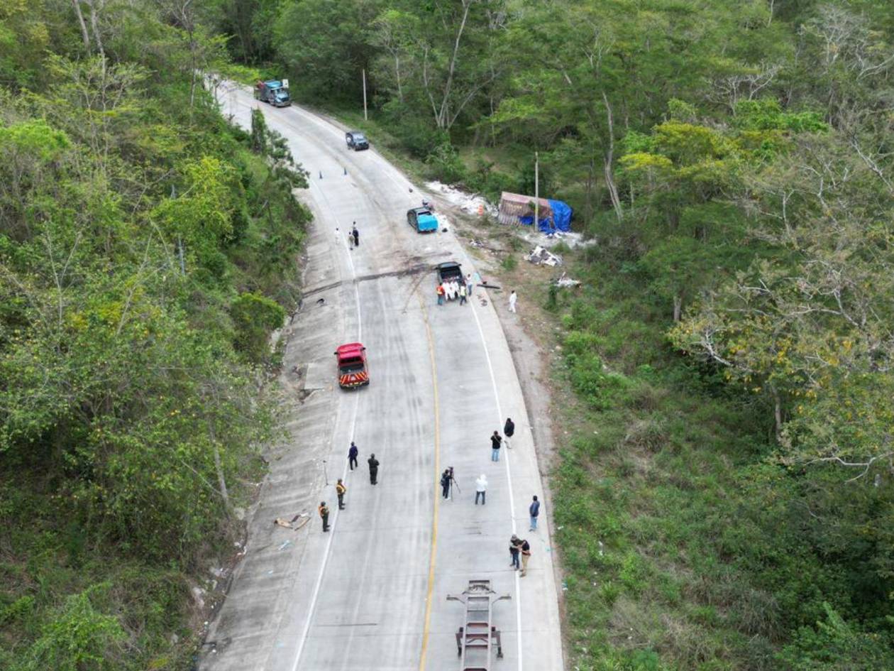 El accidente provocó más de 24 horas de espera, paralizando el tránsito de vehículos y obligando a muchos a utilizar rutas alternas para poder circular.