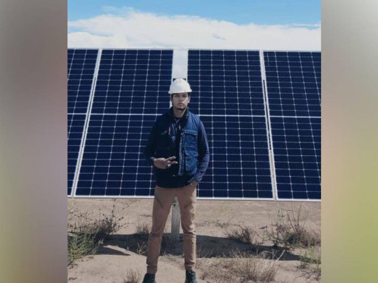 <b>La energía solar le abrió una segunda oportunidad en España. Saúl pasó de sobrevivir bajo un puente a trabajar en grandes proyectos fotovoltaicos.</b>