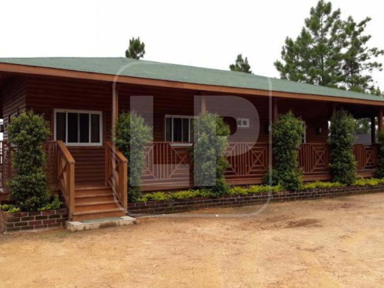 Salas, dormitorio, gimnasio, áreas de recreación y zonas para asados formaban parte de la lujosa cabaña de Magdaleno Meza.