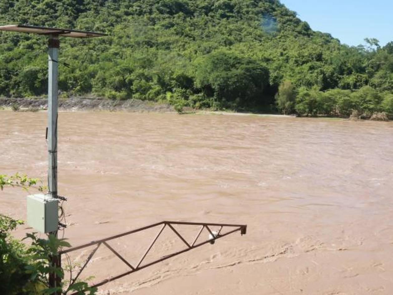 El río Ulúa es monitoreado con la plataforma Samh en la estación de Inguaya en Santa Bárbara con un sensor y una cámara.