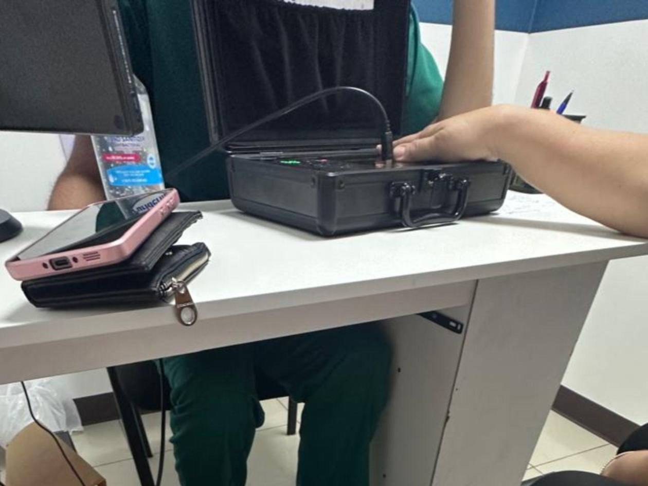 El analizador de resonancia magnética cuántica es utilizado para realizar diagnósticos a pacientes, pese a que este tipo de dispositivo no cuenta con respaldo científico.
