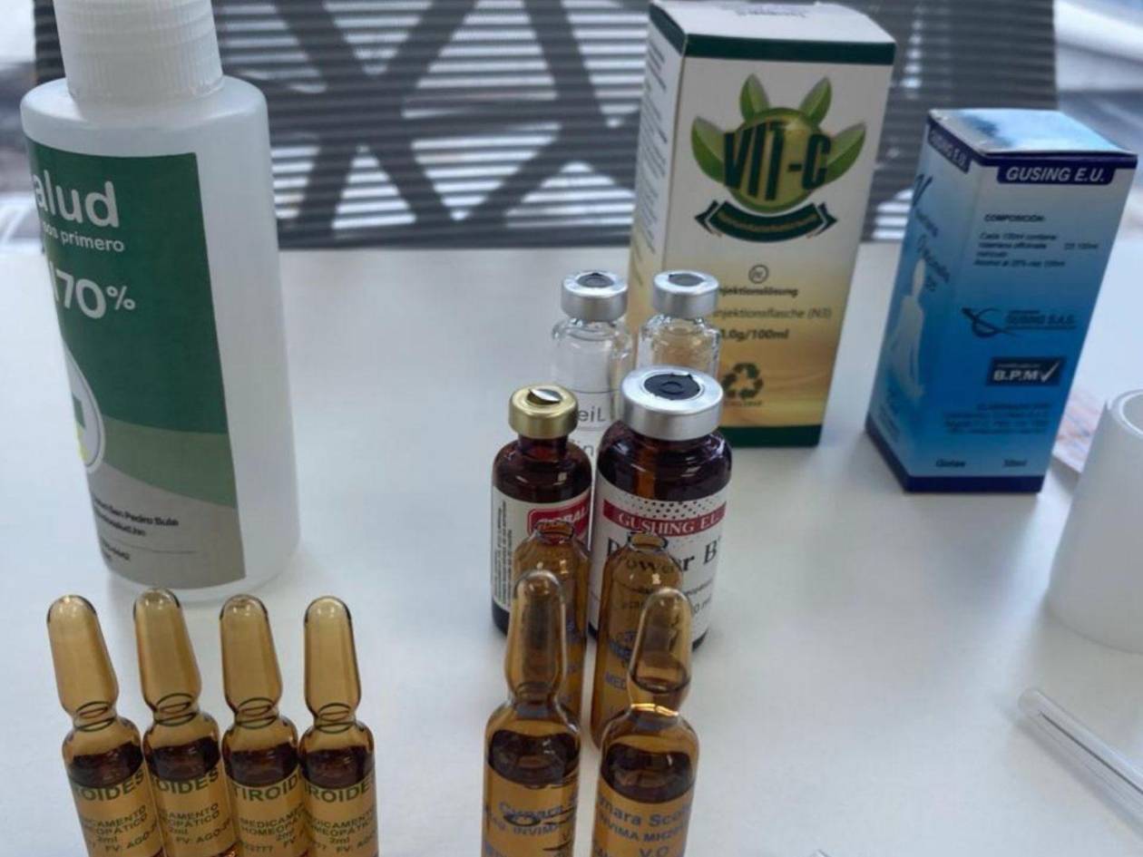 Medicamentos recetados a la paciente en Nueva Med para un tratamiento de un mes.
