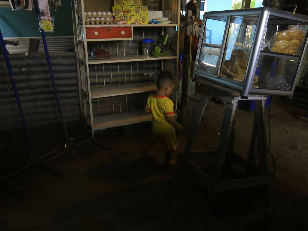 En asentamientos informales conviven hasta ocho miembros de una misma familia, muchos de ellos niños.