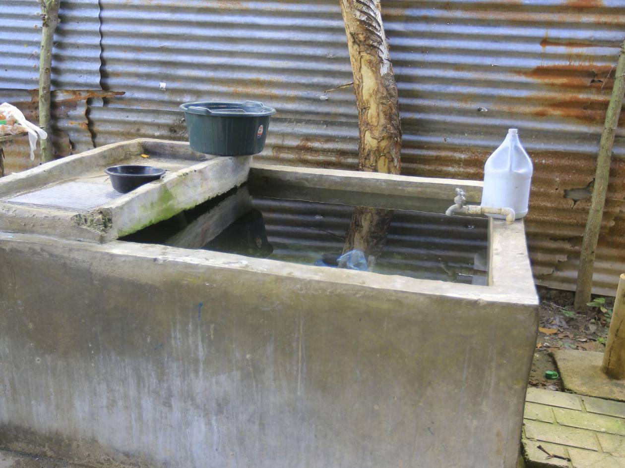 Las pilas sirven como respaldo para almacenar agua, ya que el suministro llega hasta cada cuatro días.