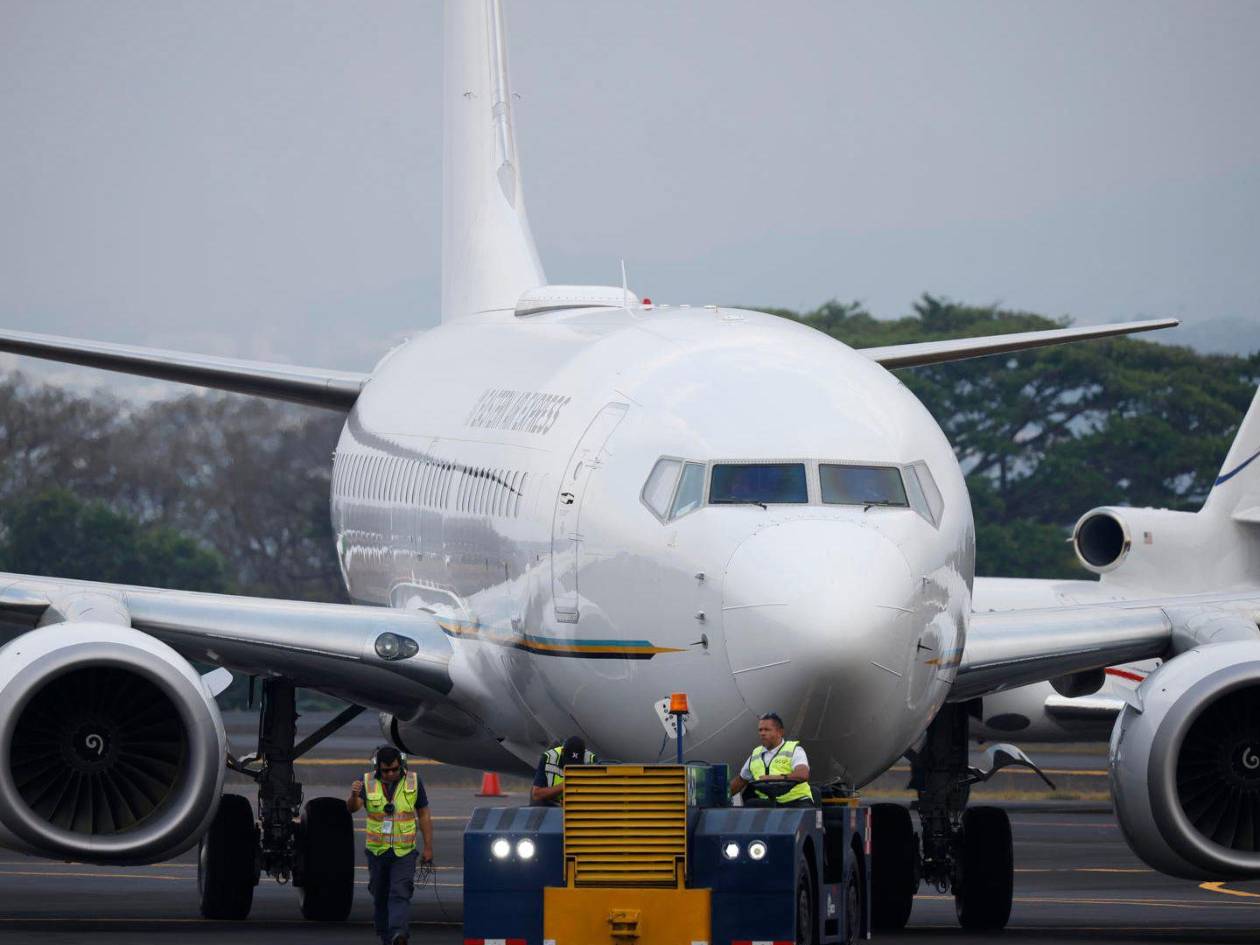 Segundo vuelo con migrantes deportados de varias nacionalidades que Estados Unidos envió ayer 25 de febrero a Costa Rica.