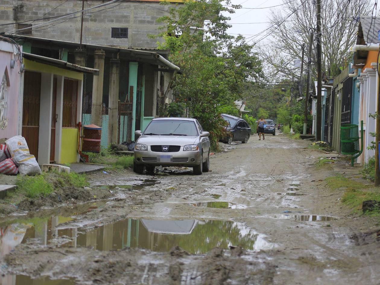 Los vecinos se mantienen discretos y se limitan a opinar sobre la situación debido a la inseguridad. La mayoría de sus familias cuenta con uno o más miembros involucrados en las pandillas.