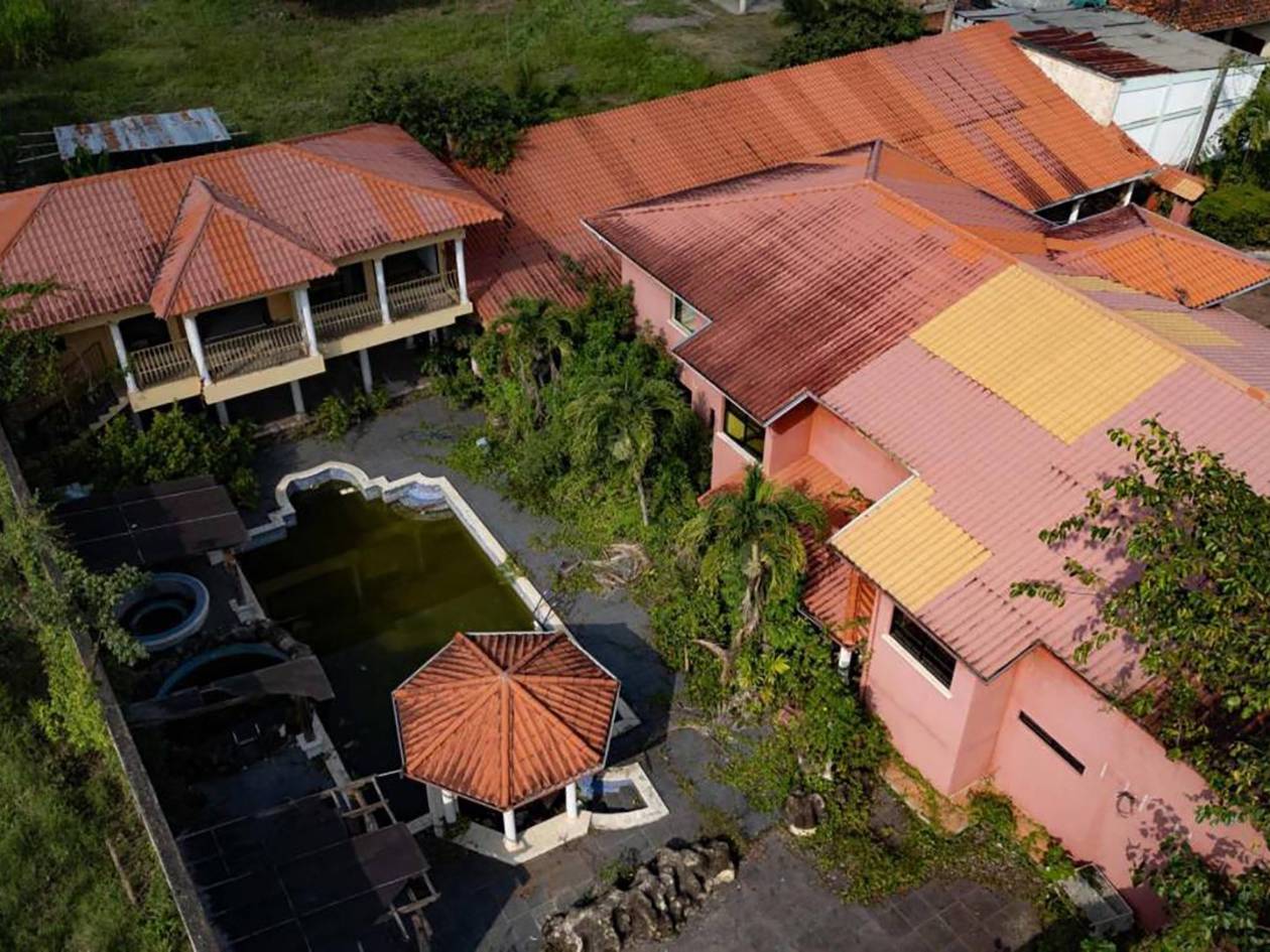 Las grandes mansiones construidas por los Valle Valle pasaron a manos de la Oabi y por un tiempo estuvieron con seguridad. Ahora están en completo abandono.