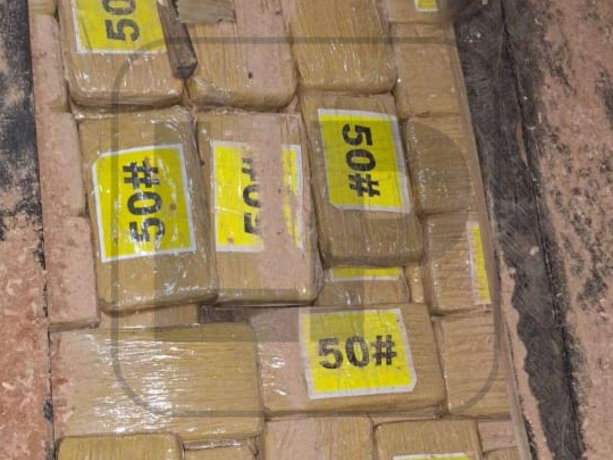 Los paquetes estaban marcados con 50#. Al abrirlos el mismo sello estaba compacto en los bloques de color blanco.
