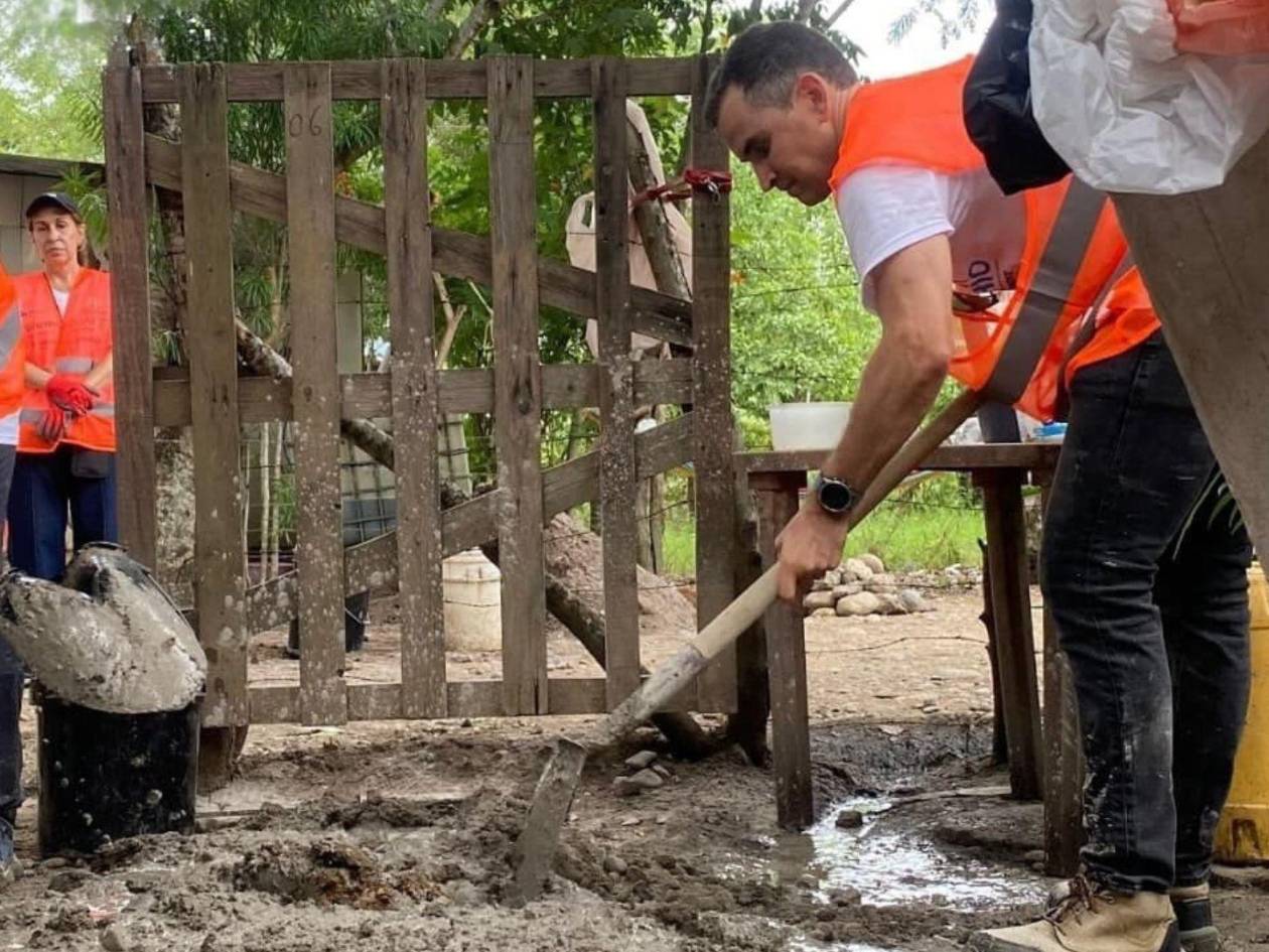 Hábitat impulsa el programa de construcción de pisos de concreto para familias que hoy viven con piso de tierra.