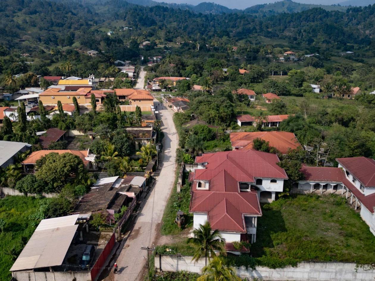 Como parte del proceso de privación de dominio, la Fiscalía envió documentación para notificar en las cárceles de Estados Unidos a Luis Alonso y Miguel Arnulfo Valle Valle, pero hasta la fecha no ha recibido respuesta.