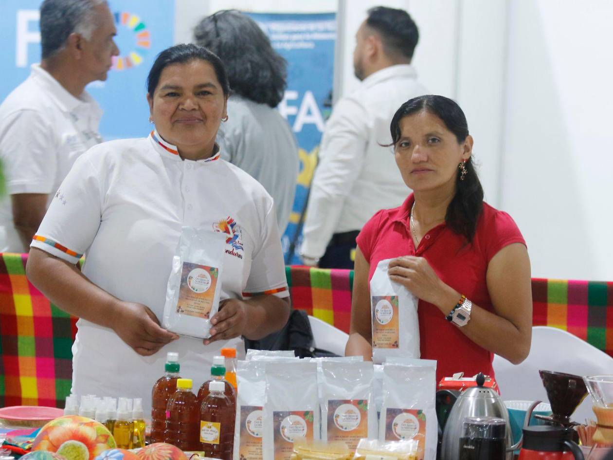 Pequeños productores, como Alma Nerys Ramos, tienen la esperanza de que los acuerdos alcanzados beneficien su actividad.