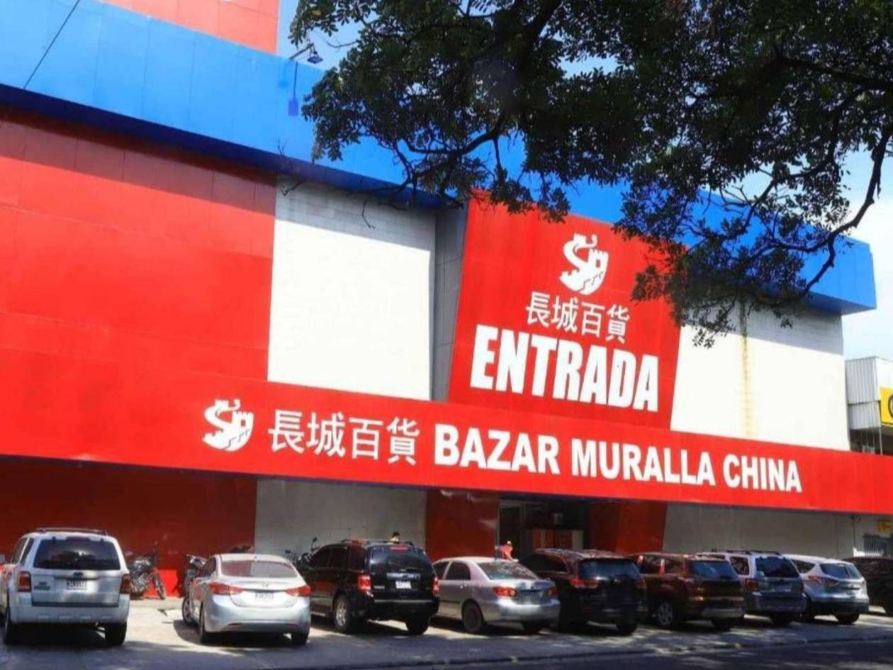 Los grandes comercios chinos en San Pedro Sula ahora compiten en la línea de venta de artículos en general y ofrecen hasta muebles de oficinas.