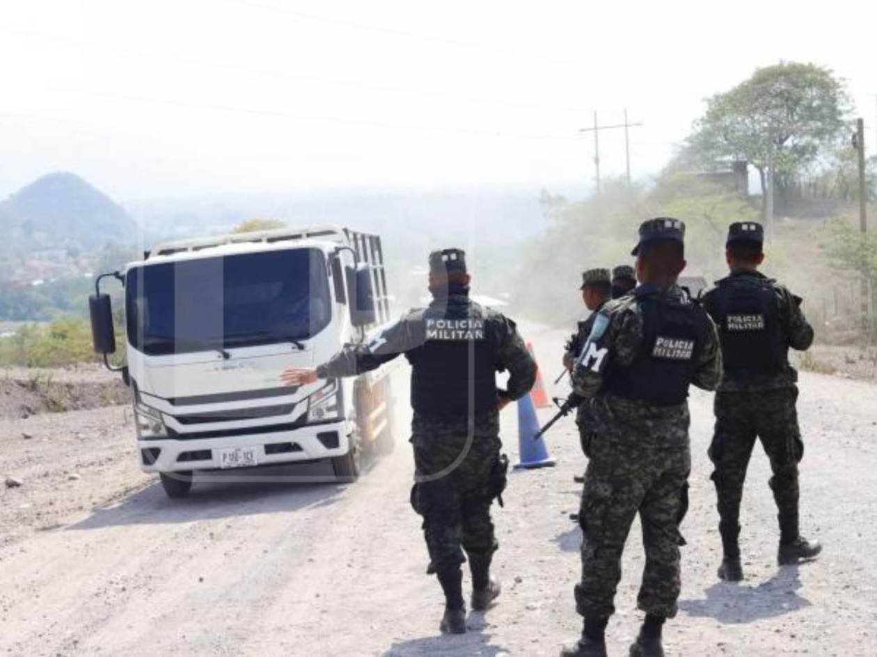 En Sulaco, Yoro, y Marale, Francisco Morazán, permanecen retenes como parte de los operativos para capturar a integrantes de la organización, cuyos cabecillas supuestamente se refugian en zonas montañosas.