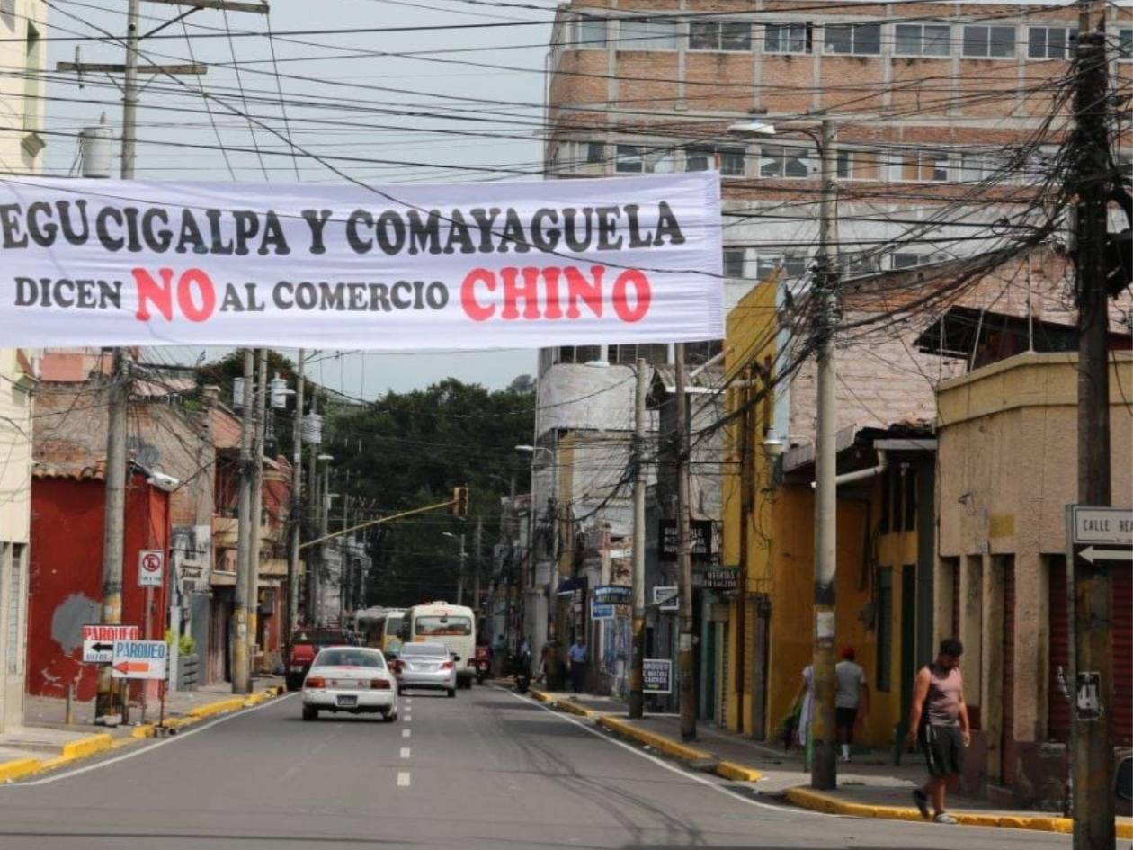 Recientemente se colgaron pancartas en Tegucigalpa y Comayagüela en rechazo a las tiendas chinas. En otros municipios también han mostrado oposición.