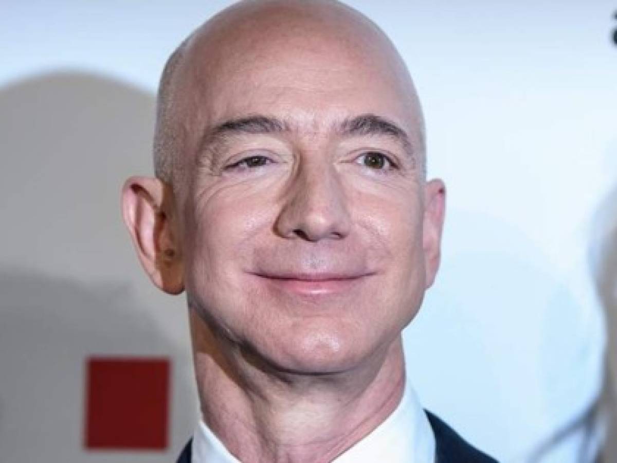 Bezos dice que Amazon debe hacer 'un trabajo mejor' con sus empleados