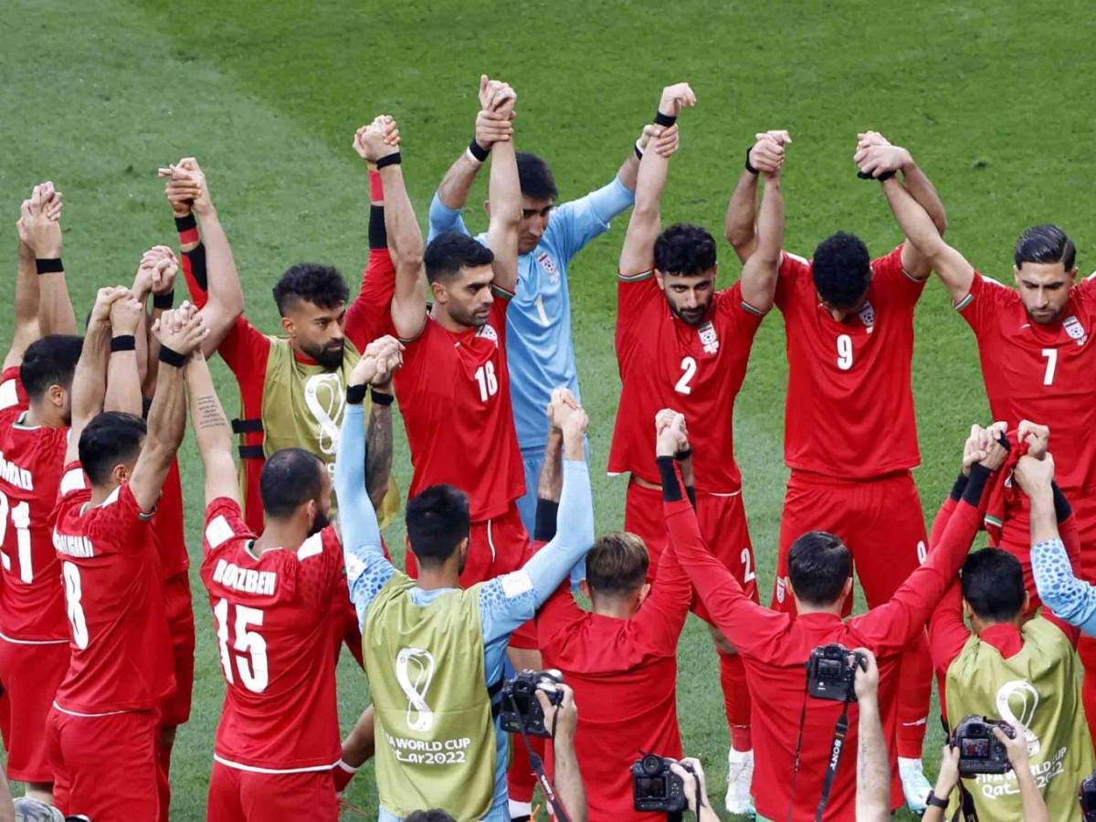 ¿La razón? Futbolistas de Irán decidieron no cantar el Himno en su debut en el Mundial de Qatar