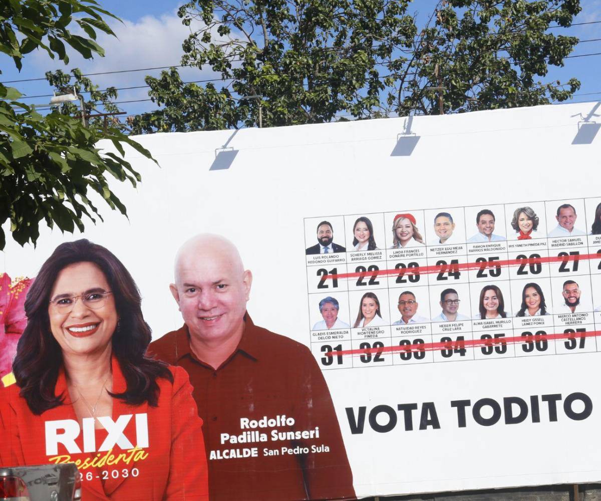 En otras vallas, aunque de manera escasa, sí aparece el rostro de Linda Donaire al par de otros diputados reconocidos actualmente en la esfera pública de Cortés.