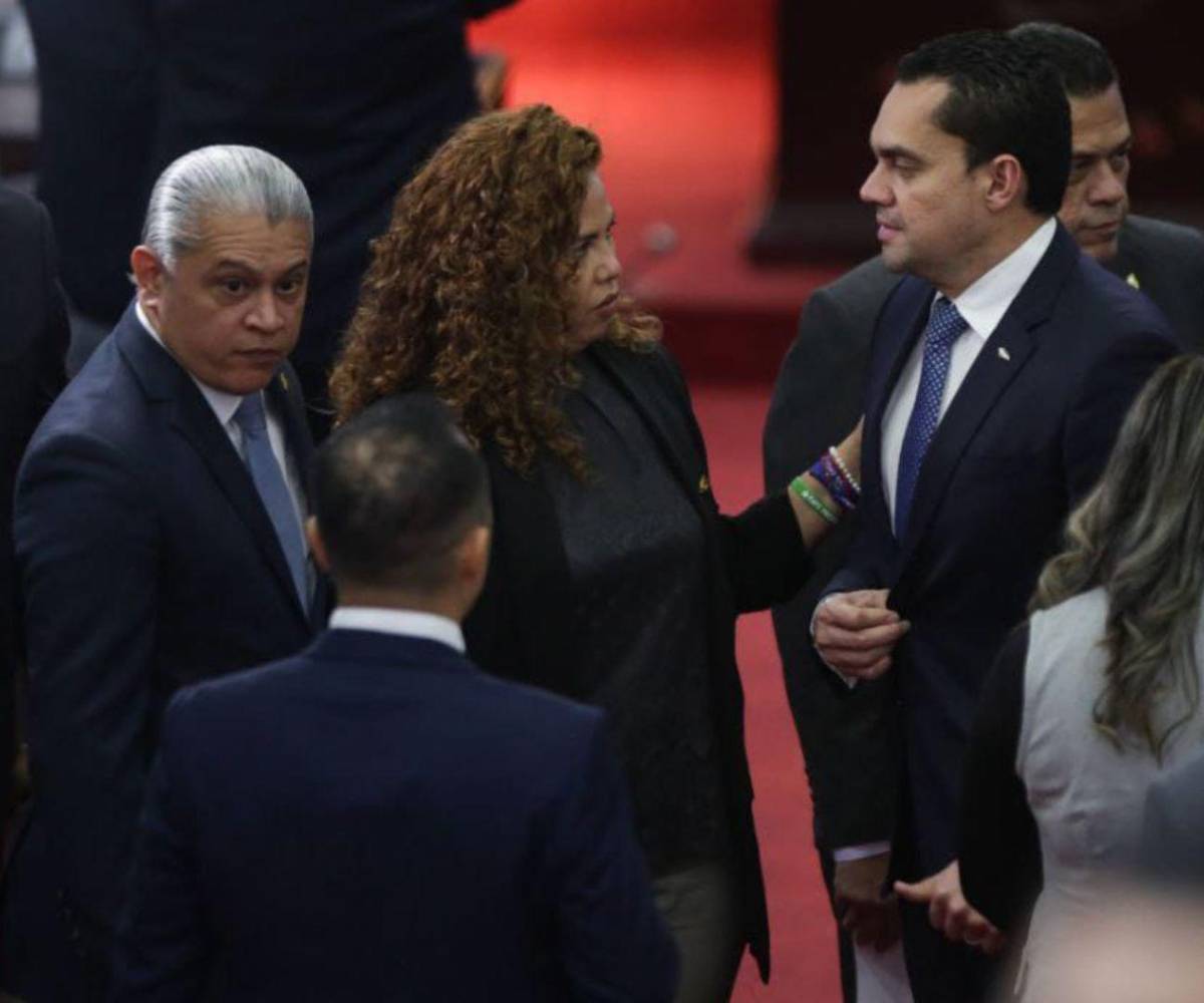 Los parlamentarios estuvieron cabildeando durante largas horas para construir la junta directiva definitiva.