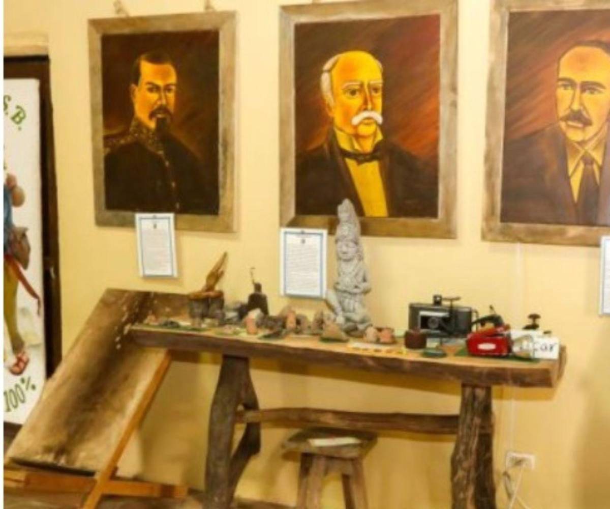 Ilustraciones de los tres presidentes en la Casa de la Cultura de Pinalejo, Quimistán.