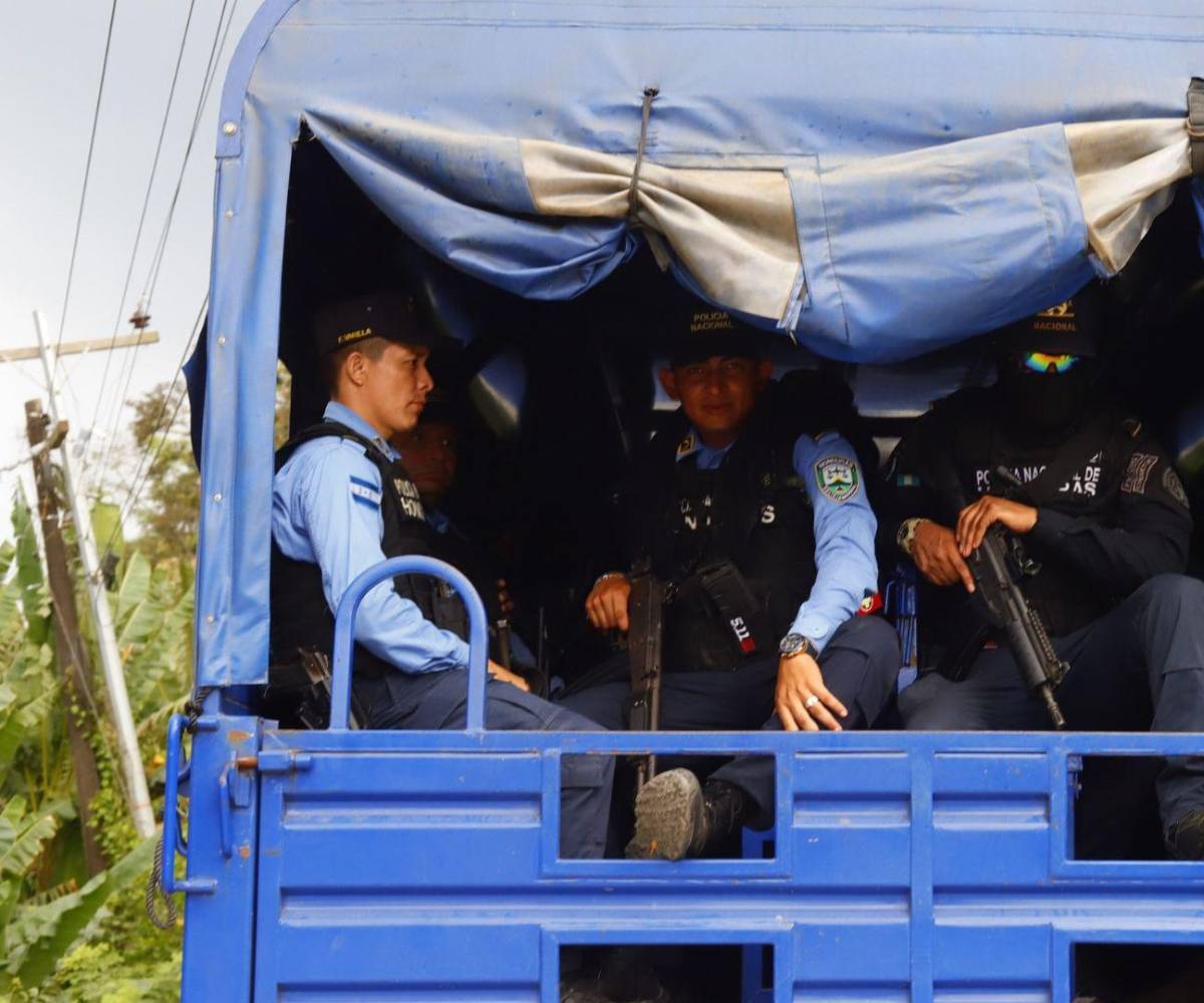 Pese al despliegue policial tras la muerte de cinco agentes antiextorsión en Corinto, Omoa, la impunidad reina en ese caso.