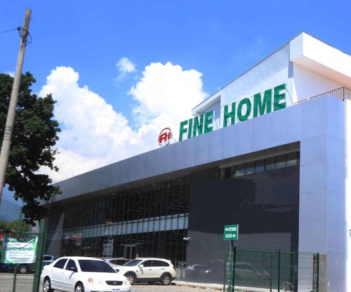 Los grandes comercios chinos ahora compiten en la línea de venta de artículos en general y ofrecen hasta muebles de oficinas.