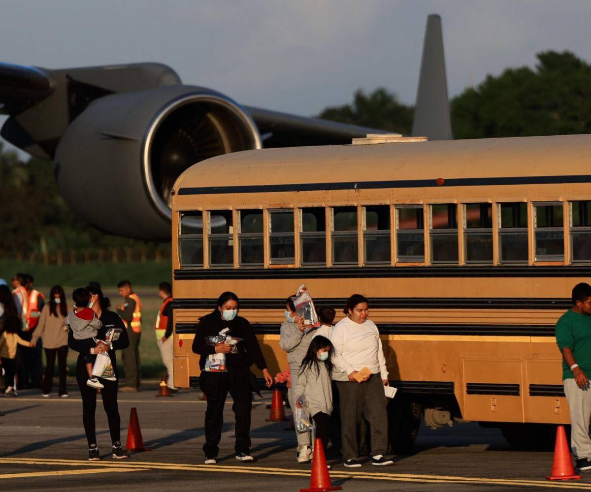 Los compatriotas regresan voluntariamente a Honduras, con la expectativa de tramitar en el futuro una visa laboral en Estados Unidos.