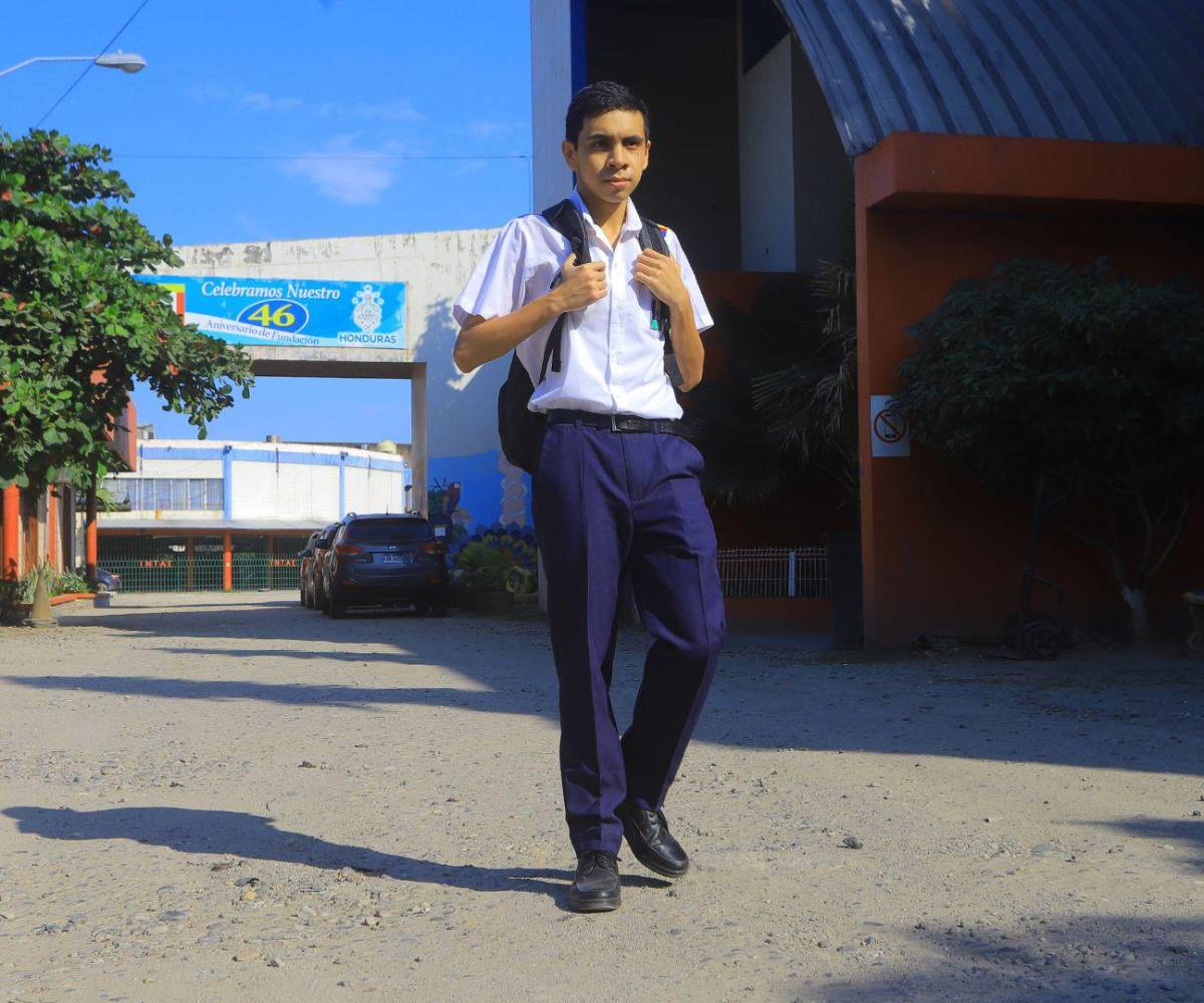 Se movilizada todos los días en horas del mediodía desde la Céleo González con destino a su colegio, explorando nuevas experiencias.