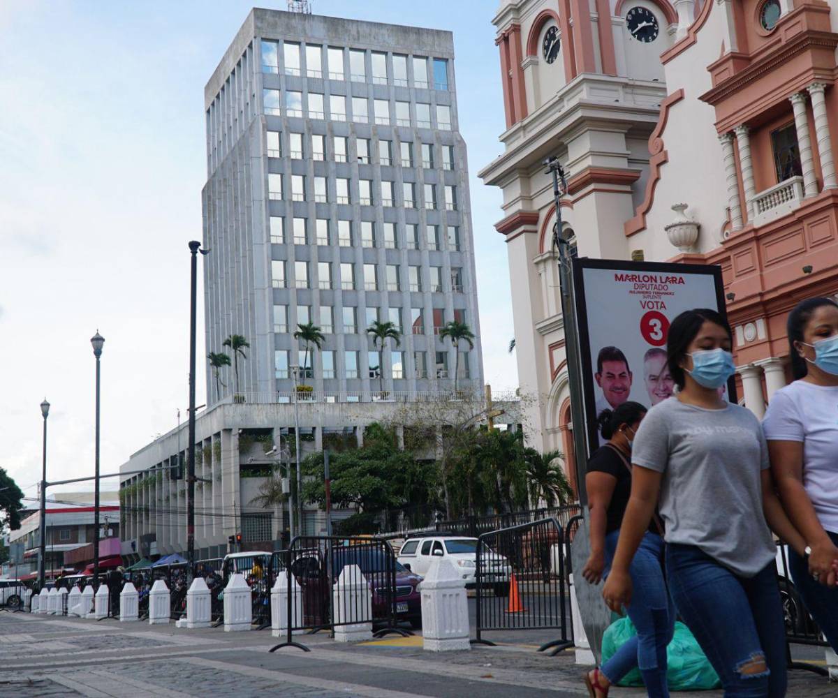 La OMS clasificó la XFG como “variante bajo vigilancia” y afirmó que no causa enfermedad más grave ni evade las vacunas.