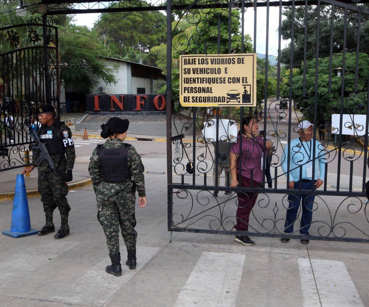 Tanquetas y elementos de la Policía Militar daban seguridad al CLE.