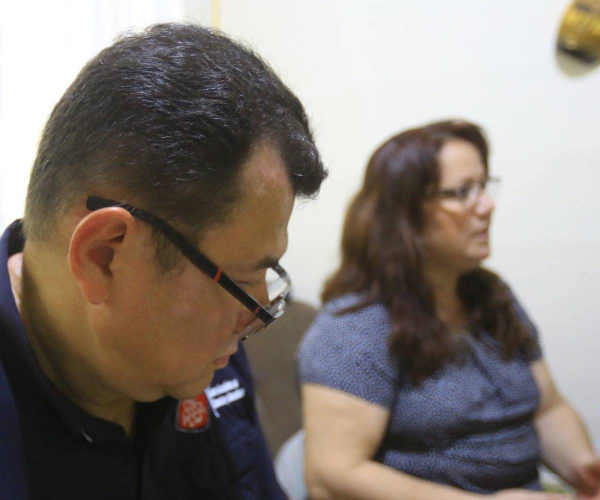 A pesar de los efectos del párkinson, su pasión por enseñar se plasma en cada detalle, inspirando a muchos otros.