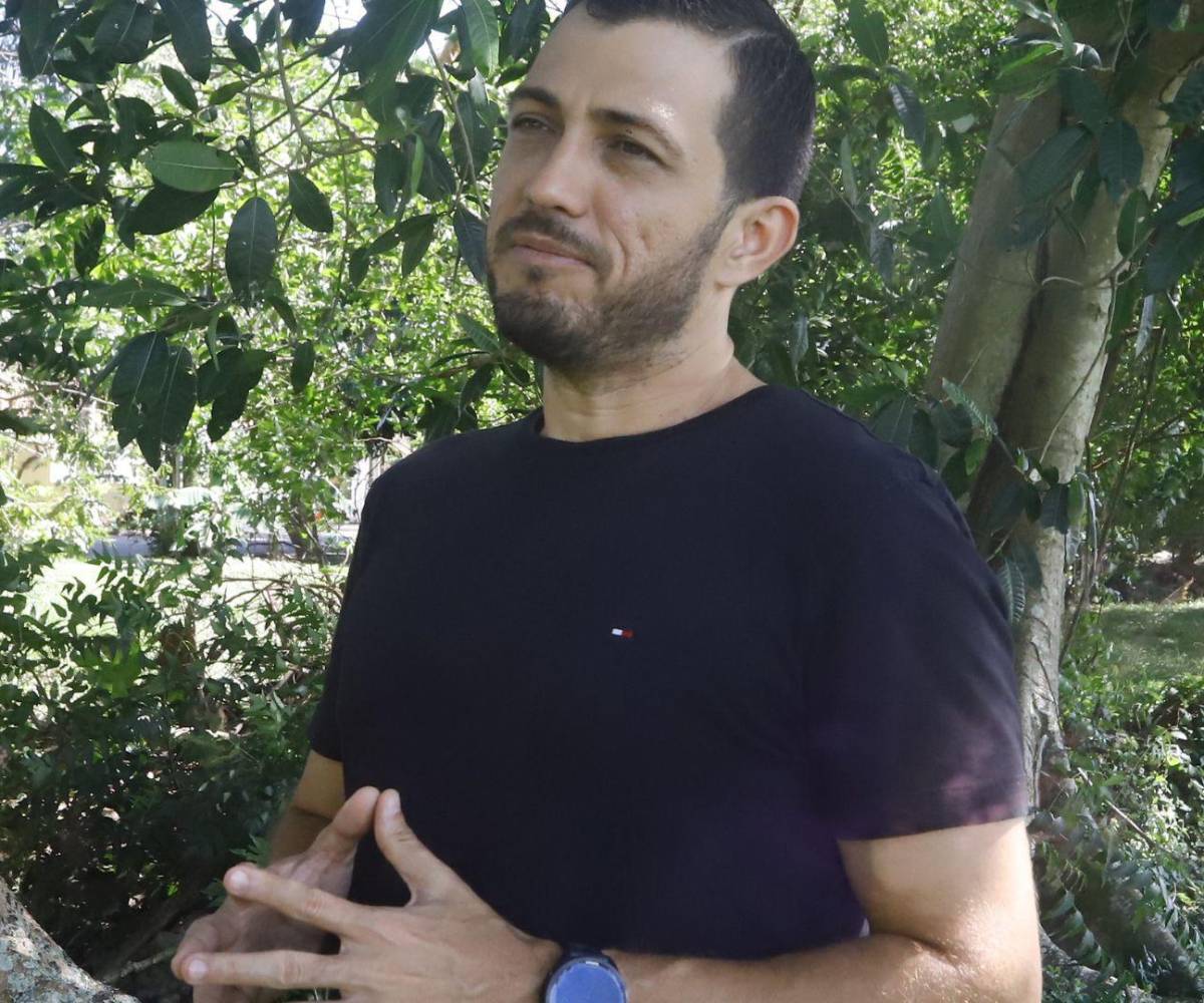 Hoy combina deporte, familia y trabajo, dejando atrás su pasado de lejos de la adicción al cigarro y el alcohol.