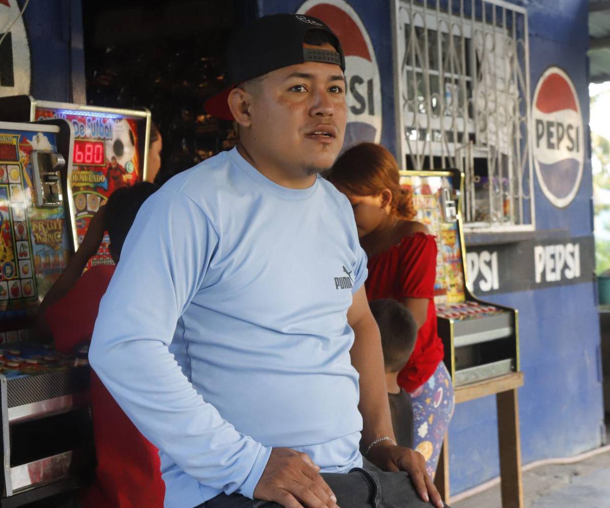 A falta de energía eléctrica, las familias deben encontrar formas alternativas de enfrentar la oscuridad.