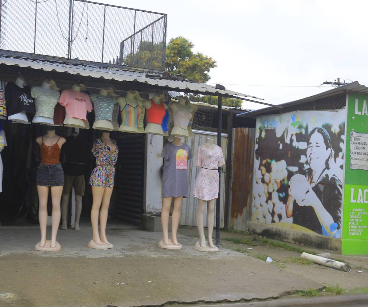 Las ventas de productos y servicios se mantienen activas principalmente puntos controlados por la MS, ya que las exigencias de la Pandilla 18 han provocado su casi desaparición en otras zonas