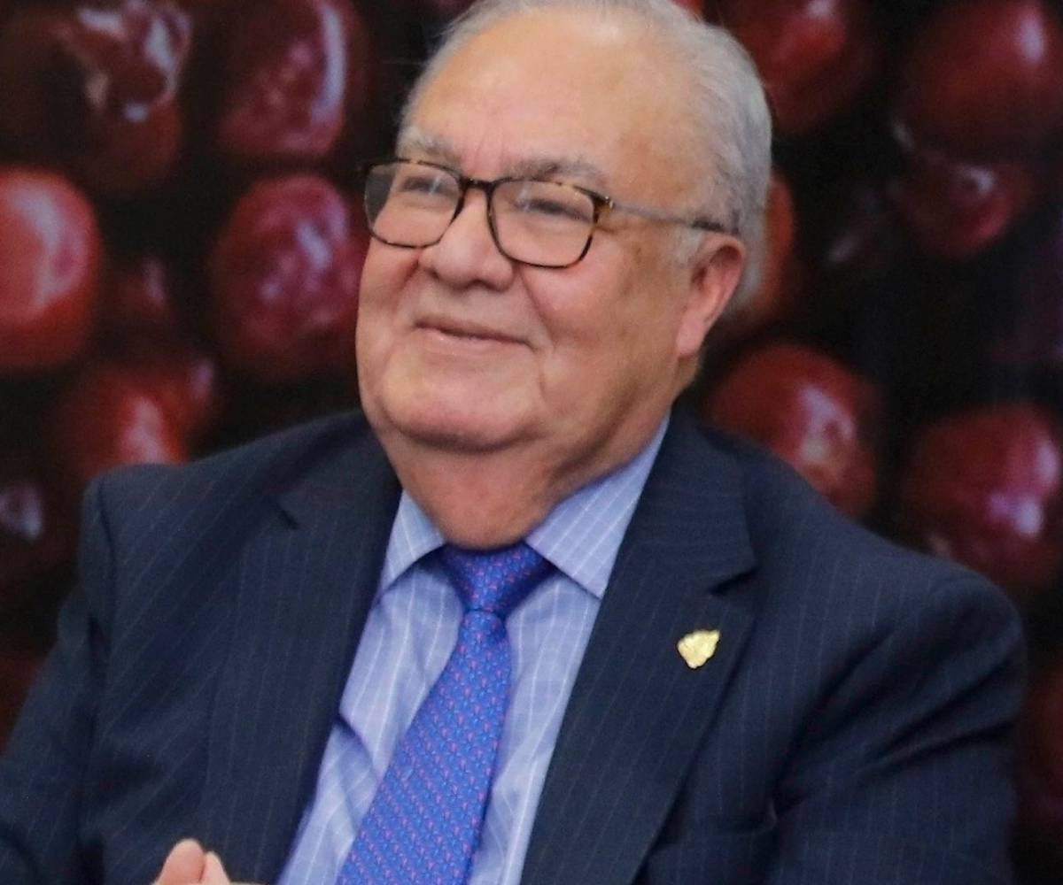 Su trayectoria muestra la exigencia que enfrenta un diplomático de un país pequeño.