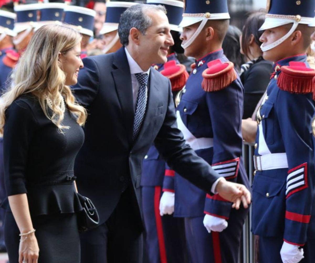 Miembros de organismos internacionales y autoridades locales llegando al Congreso Nacional por invitación del presidente.