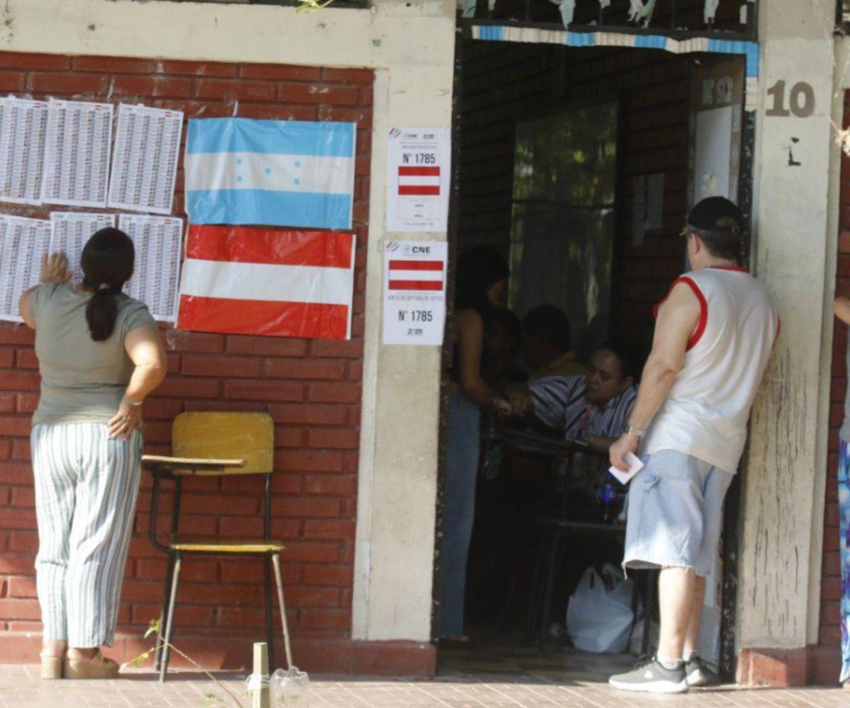 Hubo centros de votación que esperaron hasta 14 horas por sus maletas electorales.