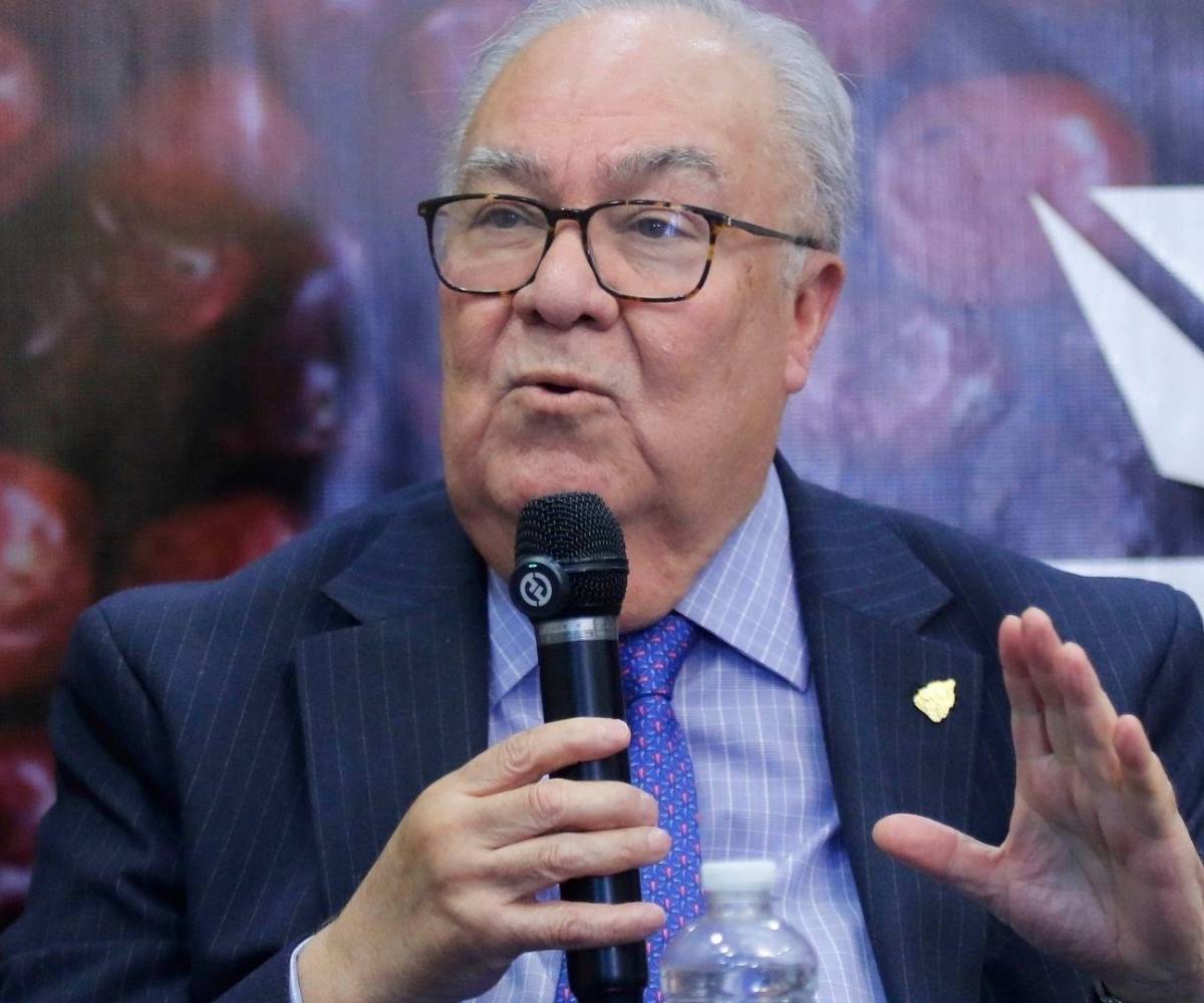 Ha tenido la distinción de presentar credenciales ante cada monarca de Europa y los países del Magreb durante sus diversos destinos.