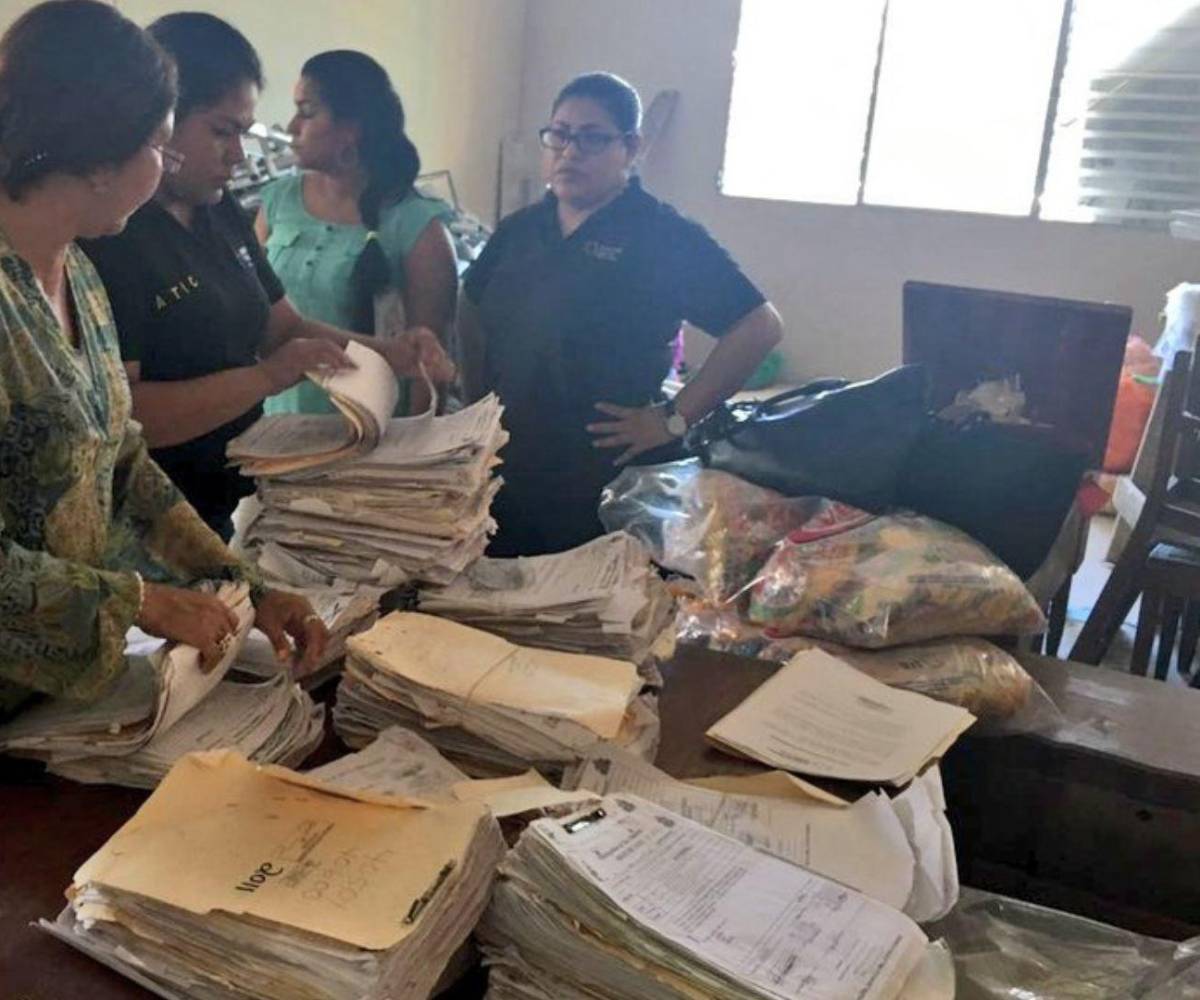 Para investigar delitos de corrupción, los agentes realizan inspecciones en alcaldías y otras instituciones públicas.