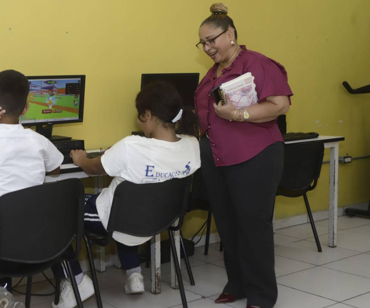 Aquí llegan a entreternerse a diario niños y adolescentes, una medida para alejarlos de los grupos organizados.