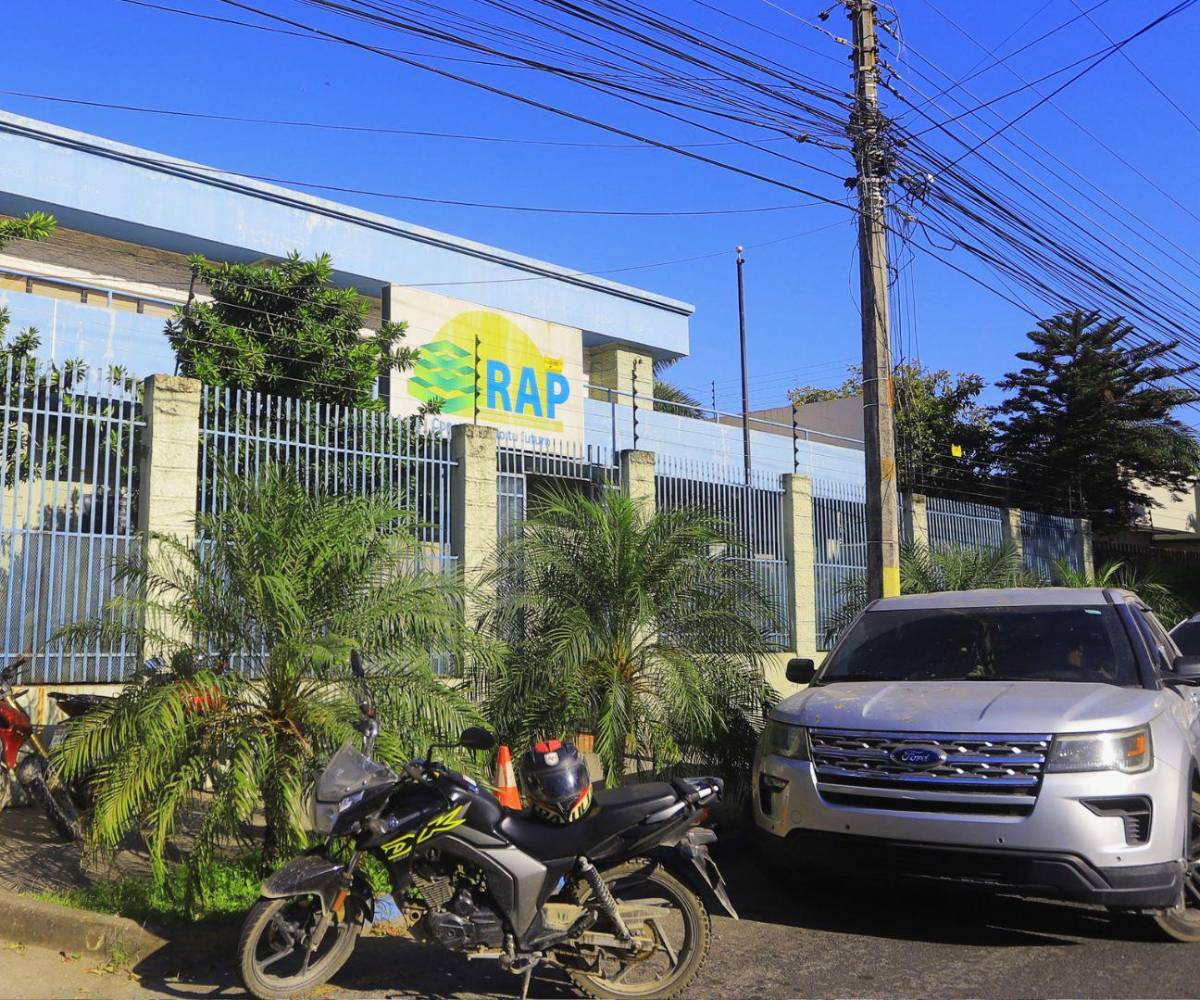 El Régimen de Aportaciones Privadas participa en el sistema habitacional a través del Fondo de Vivienda, el cual se alimenta de aportes de trabajadores y empleadores.