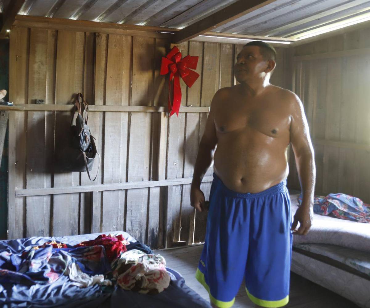 Las familias de esta comunidad sobreviven no solo al calor, también a la falta de energía, esperando algún día un cambio.