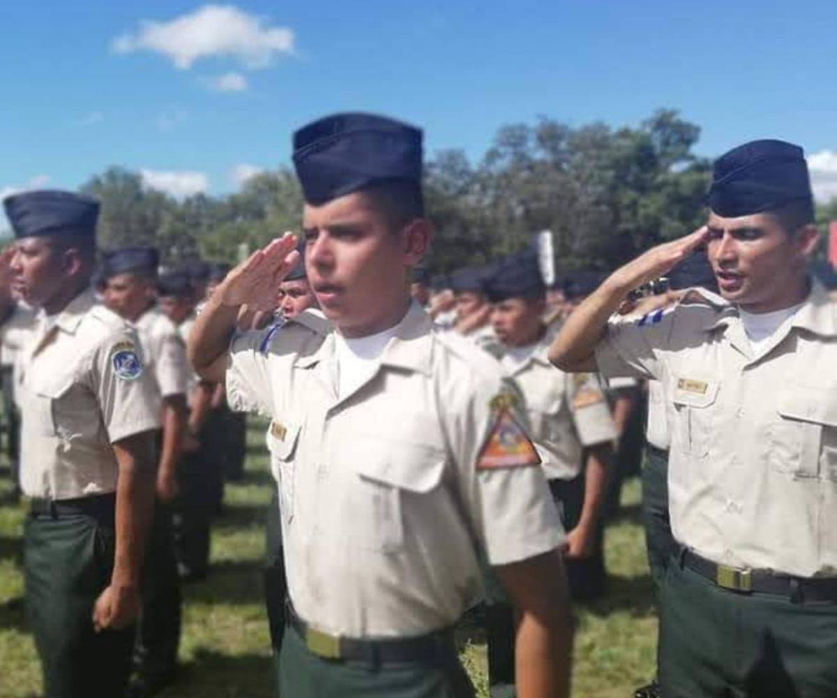 <b>Saúl Salgado durante la culminación del curso CABIE 118 en el CAME, en Olancho, como parte de su formación en las Fuerzas Armadas.</b>