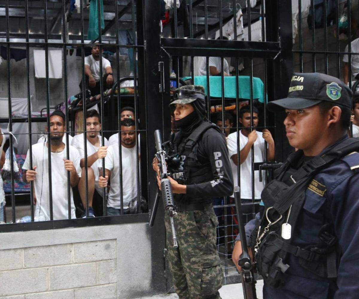 De acuerdo con cifras oficiales hasta mayo de 2026, el centro penal de Támara alberga a 5,699 privados de libertad.