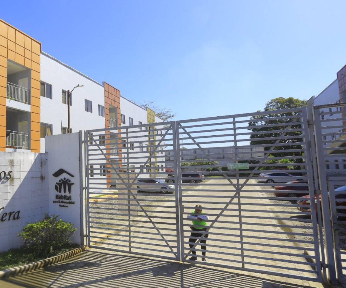 Condominios Hábitat de la Cordillera, desarrollado por Hábitat para la Humanidad Honduras, es un ejemplo de solución habitacional para la clase obrera.